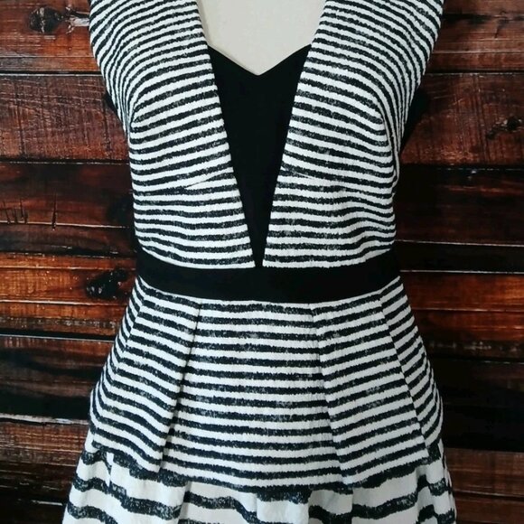 BCBGMAXAZRIA Piper Dress Size 8 Black White Striped Peplum - Picture 4 of 13